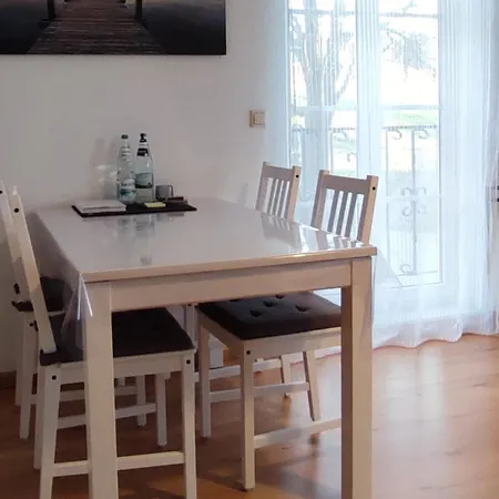 Ferienwohnung Kratzerach Mit Hopfengartenblick メッケンベウーレン