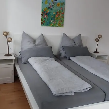 Ferienwohnung Kratzerach Mit Hopfengartenblick メッケンベウーレン