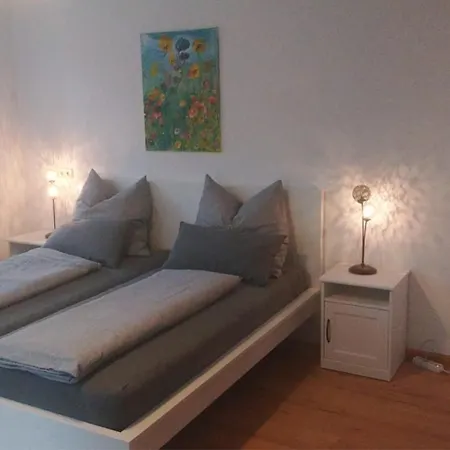 Ferienwohnung Kratzerach Mit Hopfengartenblick メッケンベウーレン